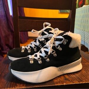 Like new! Sorel fuzzy sneaker boots. Size 7
